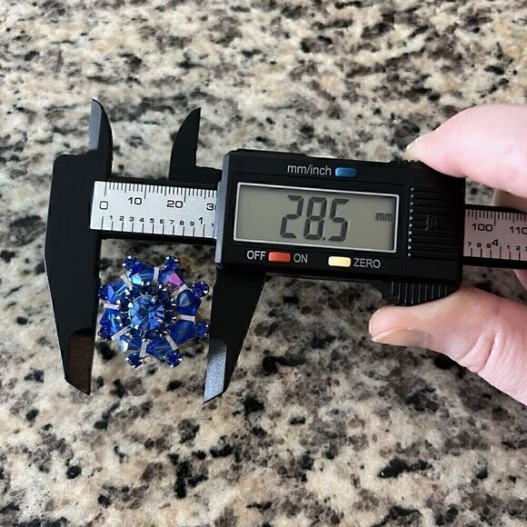 Vintage Weiss Aurora Borealis Rhinestone Clip Earrings Blue Flower Cluster Star - Picture 14 of 14